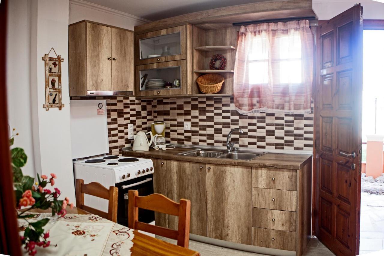 Athina Studios And Apartments Agios Georgios Pagon Extérieur photo