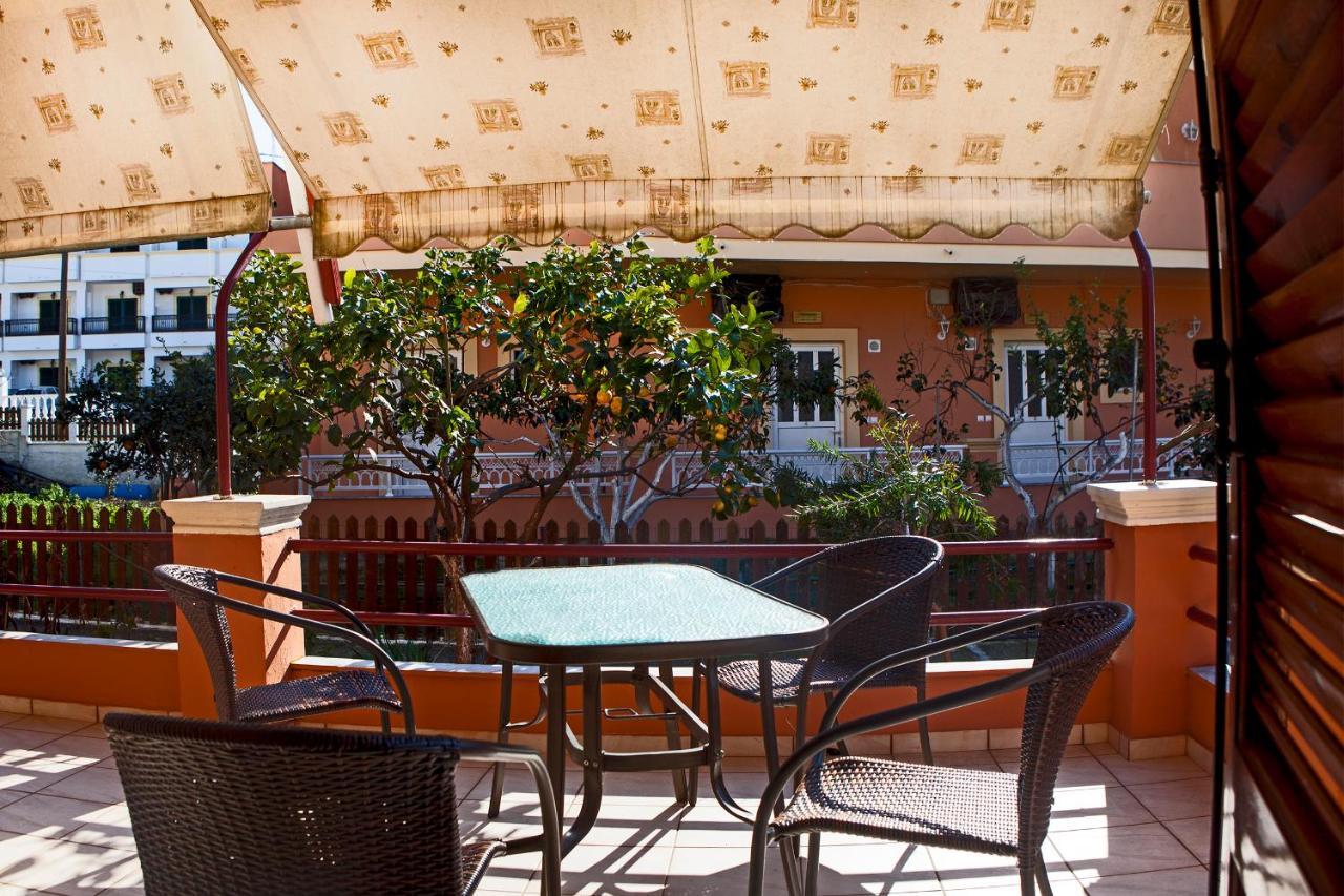 Athina Studios And Apartments Agios Georgios Pagon Extérieur photo